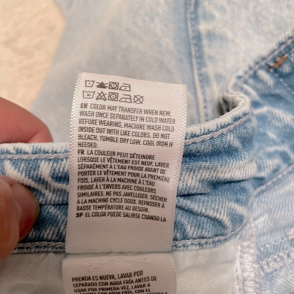 American Eagle Hi-Rise Tomgirl jeans, light wash, destroyed, size 4 long - Picture 8 of 9